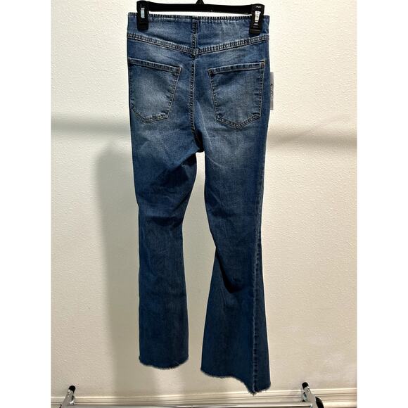 Tinseltown Juniors Pull-On Flare Jeans, Medium Wash, Size 5 – Stylish & Comfy - Picture 6 of 8